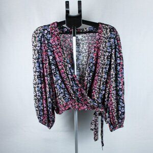 American Eagle, Women's L. V-Neck Blouse.  Black Background  with flowers